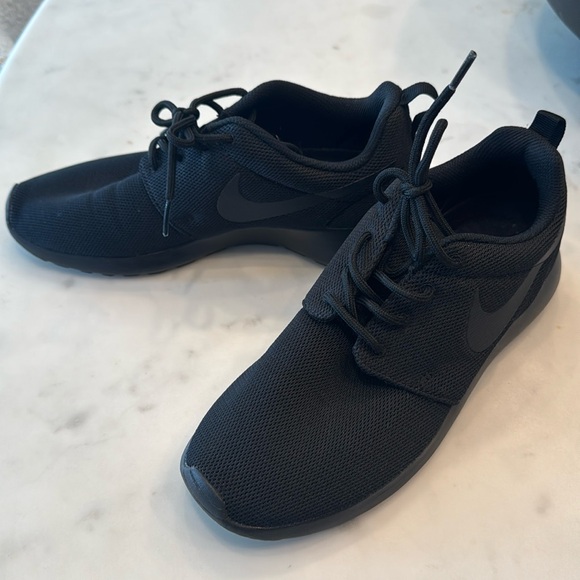 New - never worn all black Nike sneakers - Picture 1 of 3